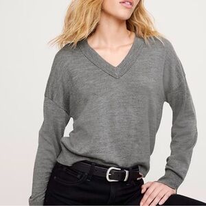 NWOT Banana Republic Medium Heather Gray Fine Merino Wool V-Neck Sweater
